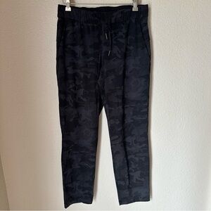 LULULEMON On The Fly Pant Joggers Incognito Camo Luxtreme Size 6 26” Inseam